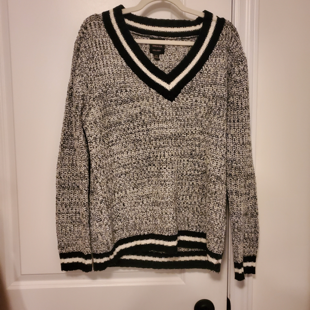 Croft & Barrow Black and White V-Neck Sweater